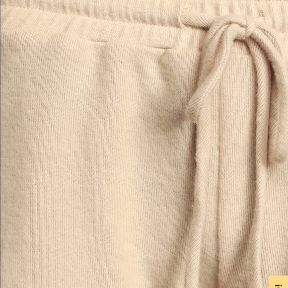 Lulu’s Cozy As Can Be Cream Sweater and short SET - Picture 9 of 9